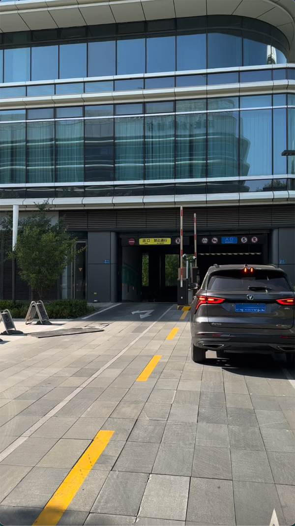 大興機(jī)場(chǎng)停車(chē)到底選哪家？文鋒全流程服務(wù)更靠譜